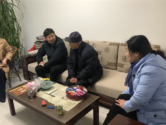 高淳法院春节前夕走访慰问离退休老干部