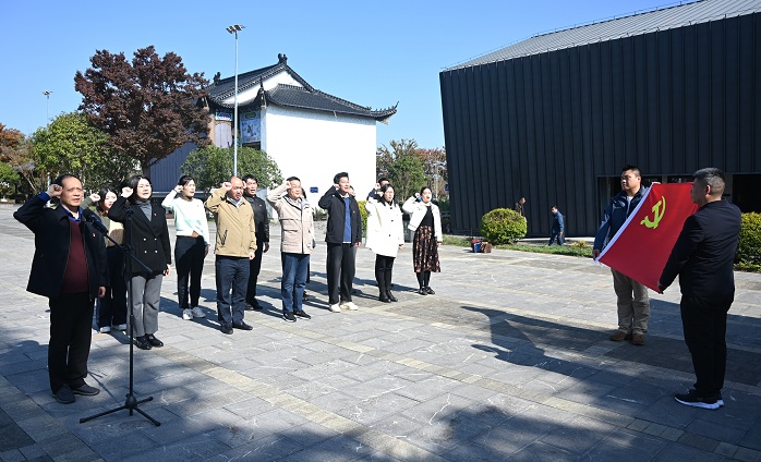 市法院机关党委党支部与高淳法院综合办刑庭党支部联合开展党日活动